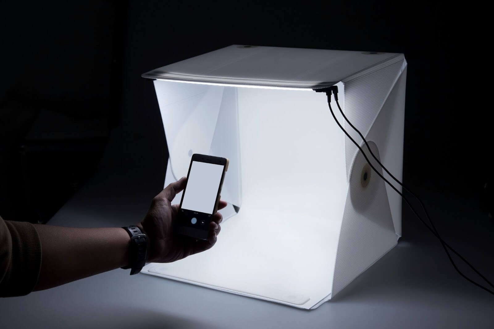 How to Create and Use a Do-It-Yourself Soft Lightbox