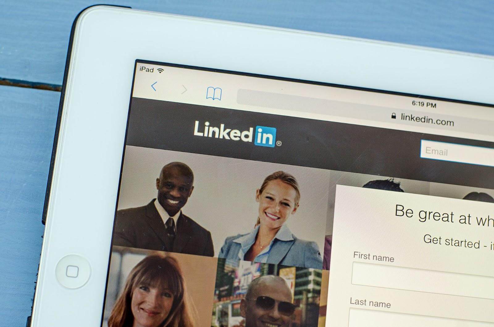 How to Take a Professional Photo for LinkedIn: A Step-by-Step Guide