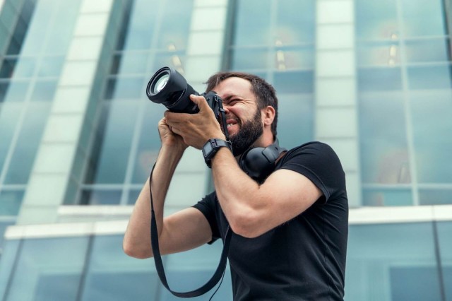 How to Become a Freelance Photographer and Make Money in 2024