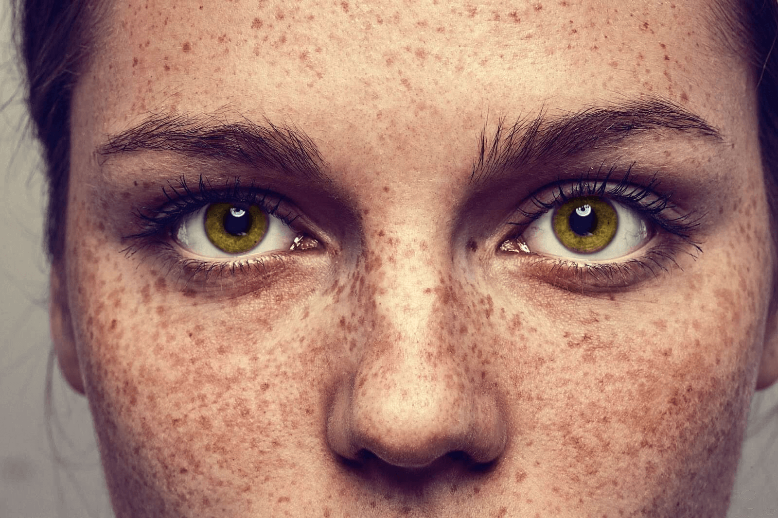 Убрать веснушки на фото — фоторедактор онлайн RetouchMe